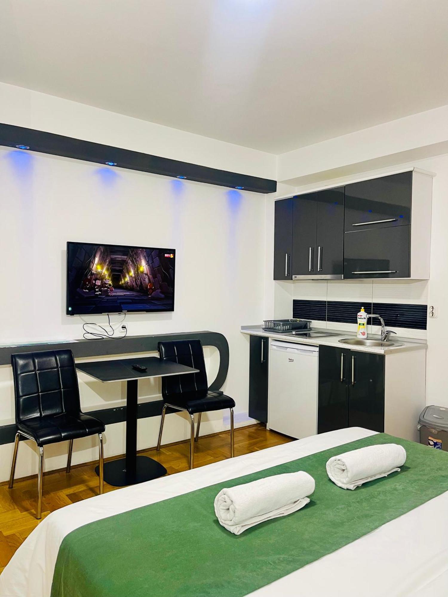 Front Beach Exclusive Apartments 스트루가 외부 사진